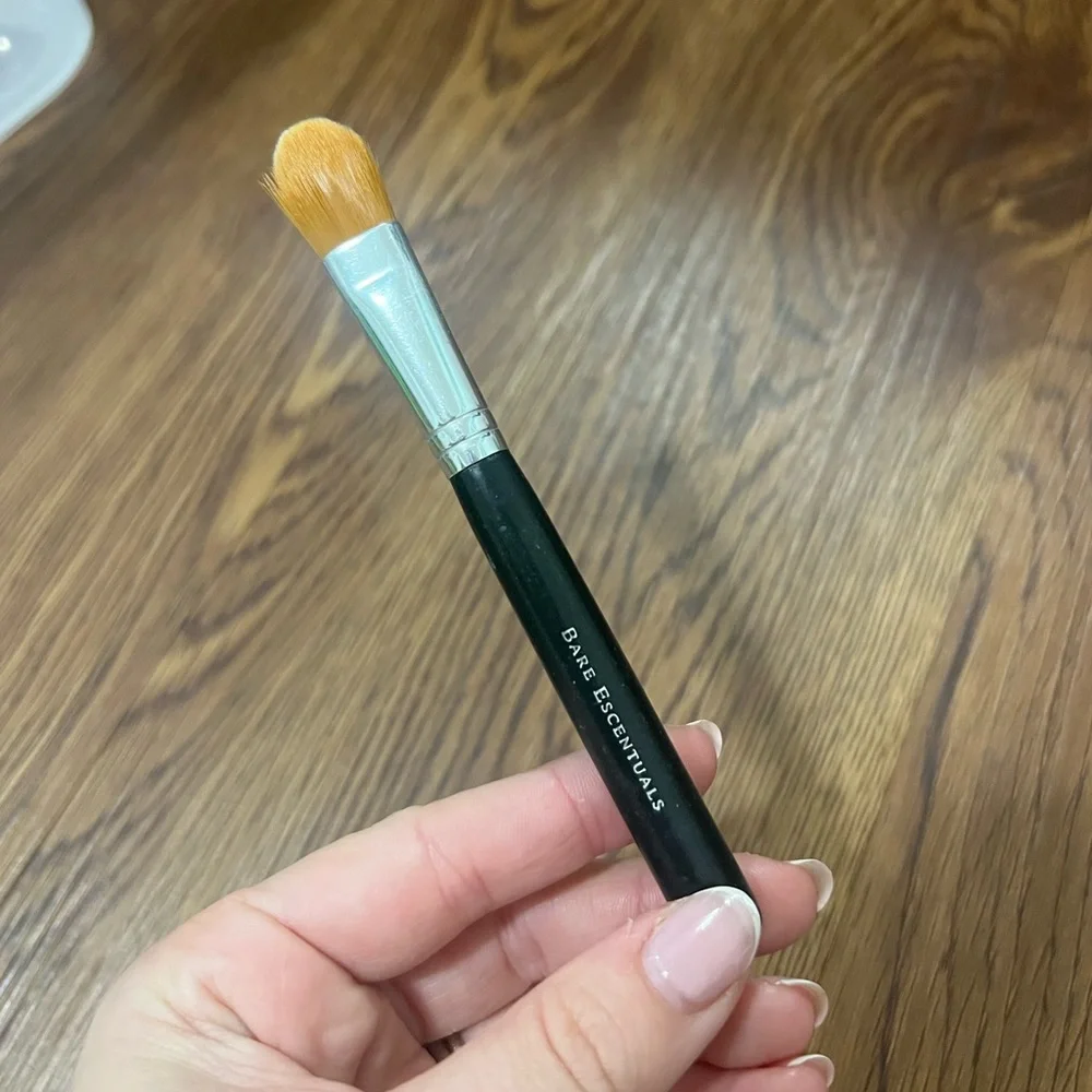 NEW Bare Escentuals Makeup Brush - Picture 1 of 2